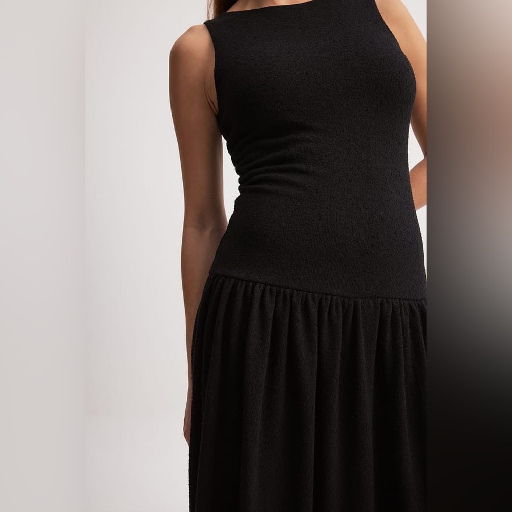 NA-KD Structured Volume Dress - Picture 4 of 11